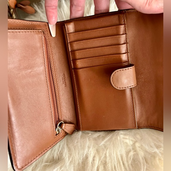Coach Crossbody Wallet Medium sized - Picture 3 of 12